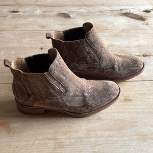 Sofft Brown Textured Leather Ankle Booties